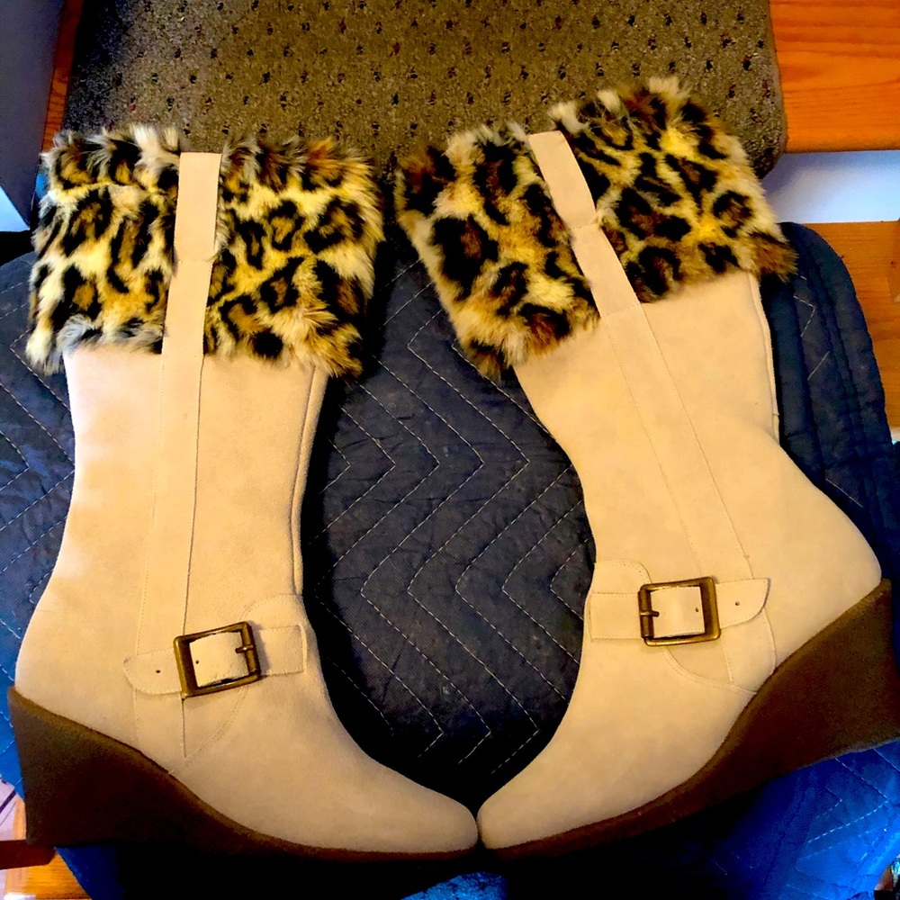 Women’s Boots with leopard fur trim